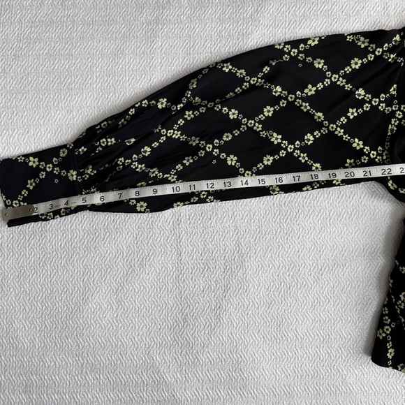 NWT GANNI Printed Floral Crepe V-Neck Blouse Black Margarita Size 34 (S/M) - Picture 14 of 15